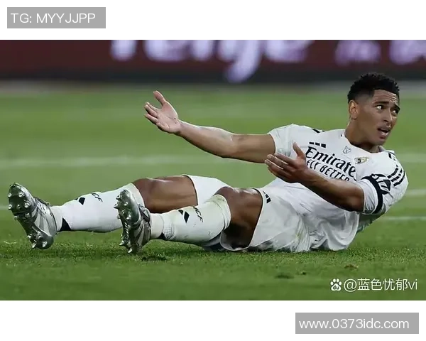 足球砸门将的瞬间反应与精彩扑救背后的故事与技巧分析